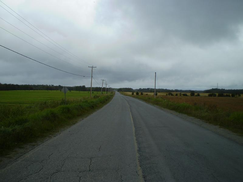 150.JPG - Country roads... (La Ferme, Québec)