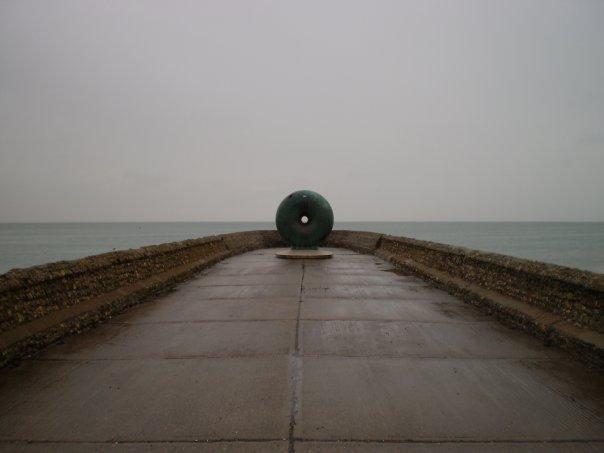 05_doughnut.jpg - The Doughnut by the sea