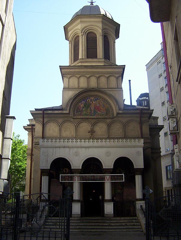 100_1759.jpg - A small church sandwiched between two Communist era apartment blocks, located near Piata Romana