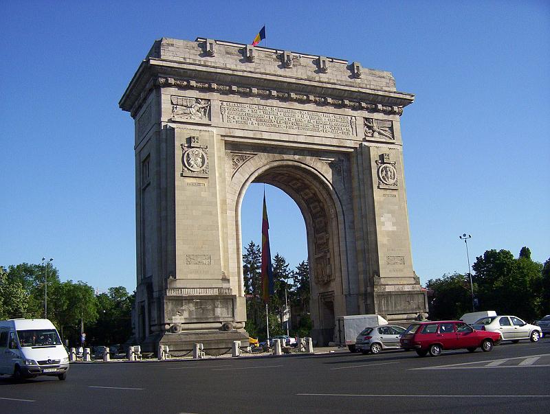100_1805.jpg - Bucharest's Arc de Triomphe