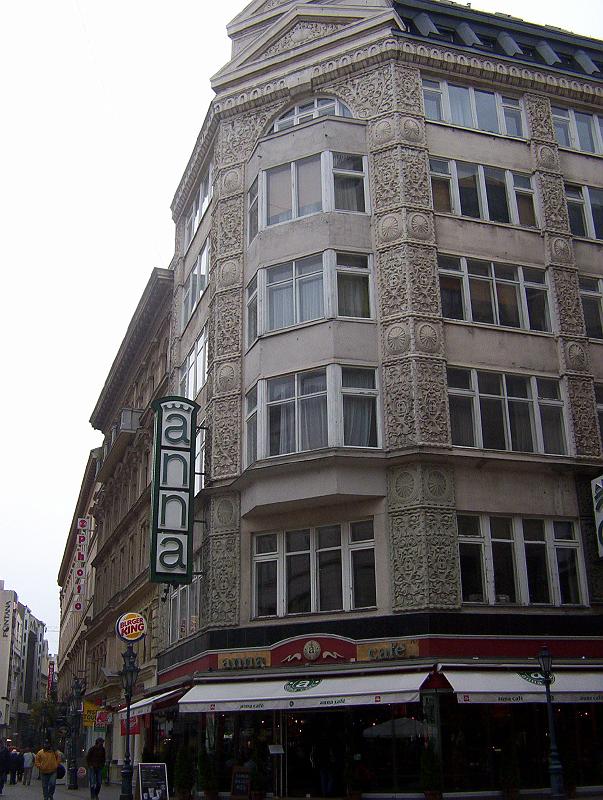 100_2798.jpg - The historic Café Anna, located on Vaci utca