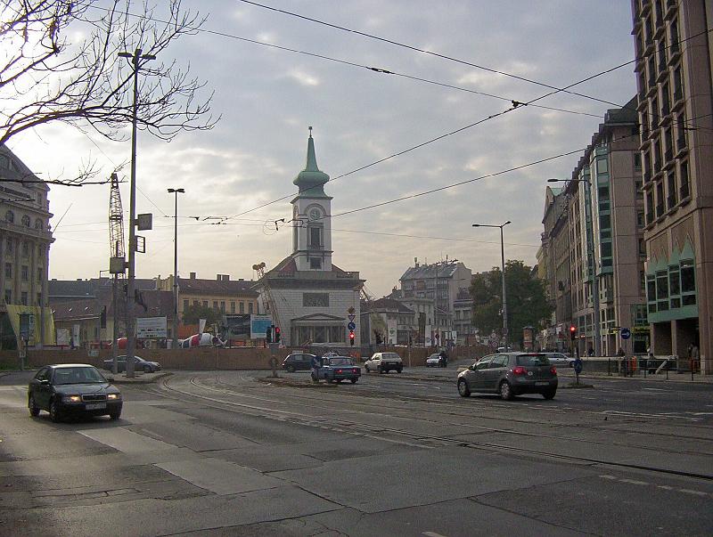 100_2812_1.jpg - Kálvin Square and construction of the M4 metro line in front of the Calvinist church