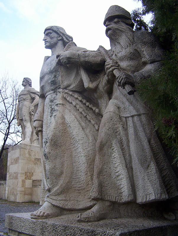 100_2884.jpg - The Dózsa György monument, on the Buda side