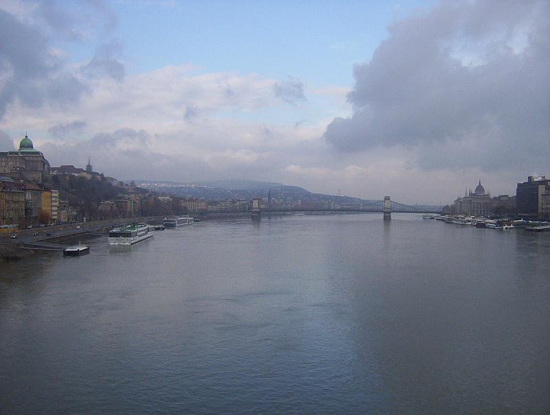 100_2889.jpg - The River Danube, as seen from the Erzsébet (Elizabeth) Bridge