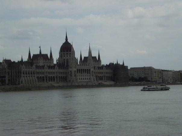 12_parlament.jpg - The Parliament of Hungary and the Danube