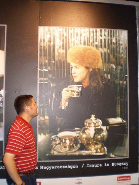 38_regimechange89.jpg - Hungary's favourite Brazilian soap opera star from the eighties sips tea in her fur hat, as I look on...