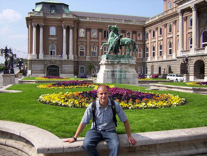100_0930.jpg - Yves Gauthier, a friend from Québec, spent a few days visiting Budapest, so I gave him a little day tour of the city. This picture was taken in the Buda Castle district, outside the Royal Palace, which today houses museums, art galleries and the National Széchenyi Library