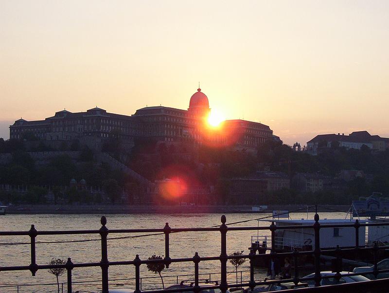 100_0932.jpg - Sunset over the Royal Palace