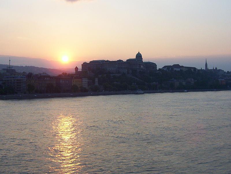 100_0934.jpg - Sunset over the Danube