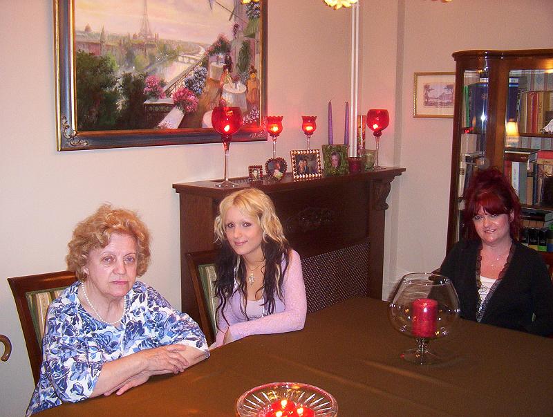 100_1016.jpg - Irmus néni, Christina Perusko and Andrea Négyessy