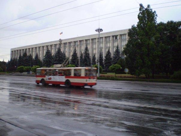 chisinau_government_bldg.jpg - Stefan Cel Mare boulevard, Moldova's vast Government Building and a trolley