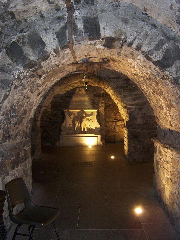 100_2488.jpg - The crypt under Christ Church. This is one of the oldest remaining structures in Dublin