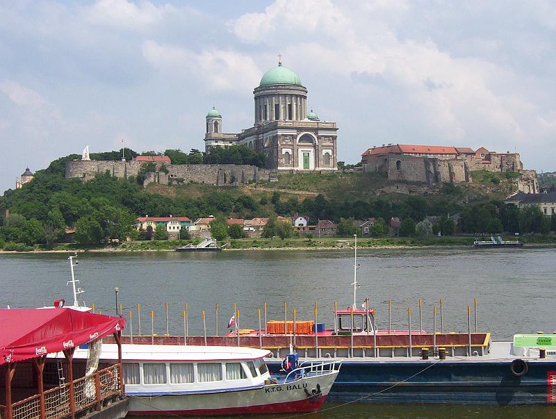 100_1941.jpg - Esztergom (Hungary) and the Danube, as seen from Slovakia.