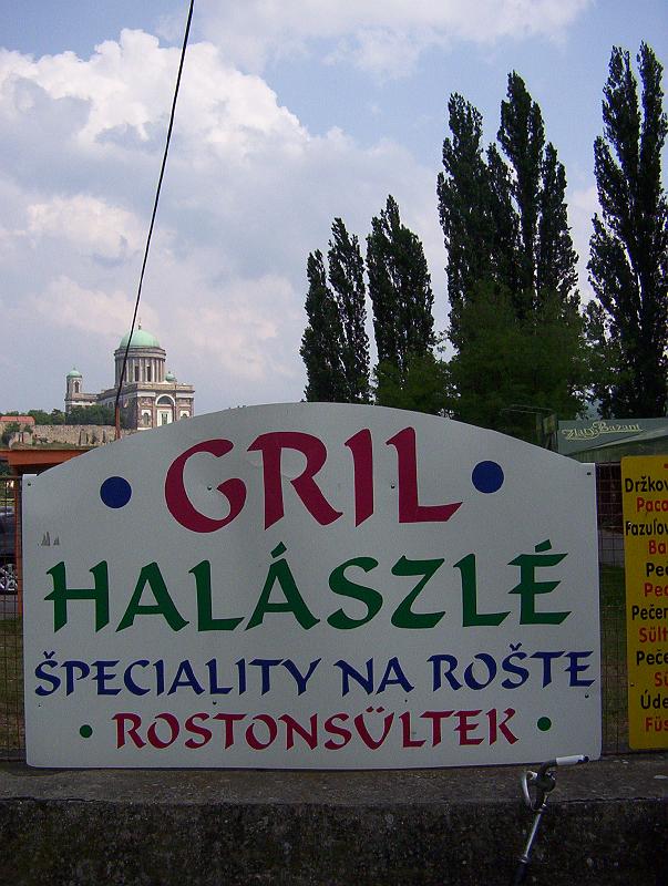100_1945.jpg - A pleasant restaurant on the shores of the Danube, serving excellent Hungarian fish soup. The Esztergom Basilica is visible in the background.