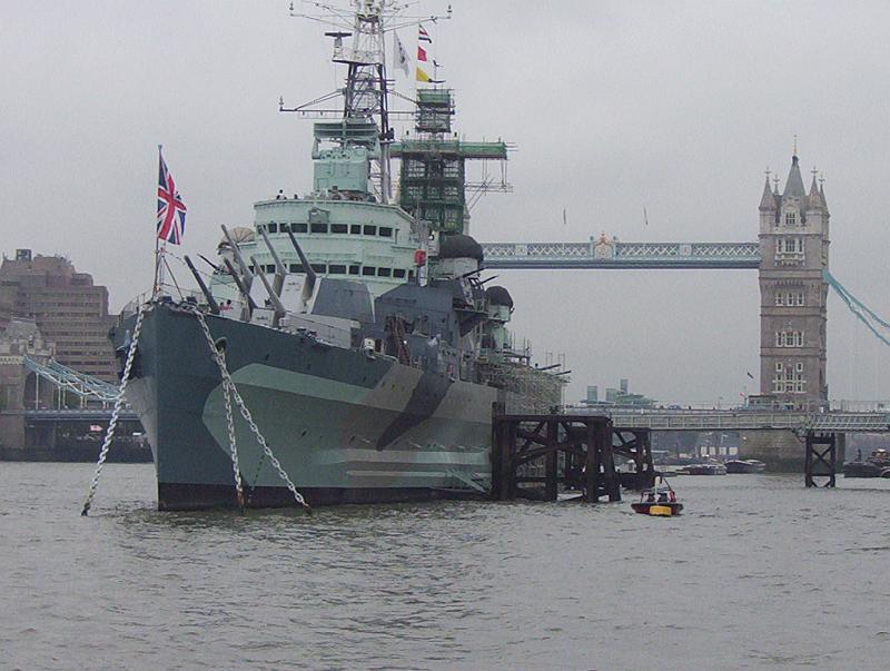 100_2330.jpg - HMS Belfast up close