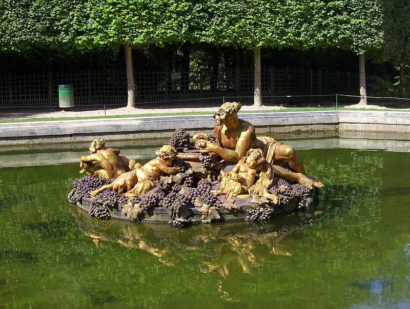 100_0490.jpg - The Versailles Palace gardens
