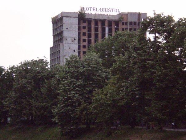 hotel_bristol.jpg - Hotel Bristol--a towering sign of war