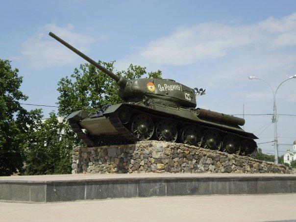 tiraspol_004.jpg - A tank in the city centre--in commemoration of the 1992 war