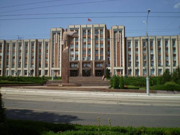tiraspol_010.jpg - Transnistria's legislative building