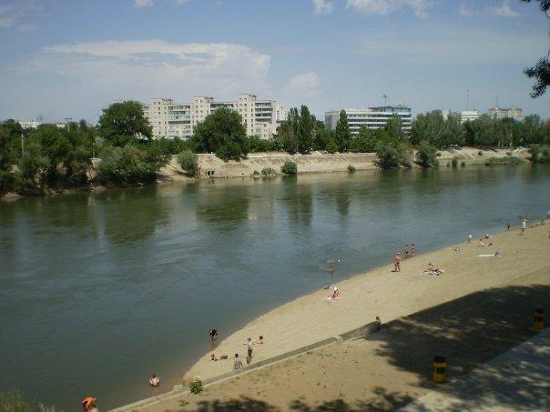 tiraspol_011.jpg - The Dniester River on a warm June afternoon