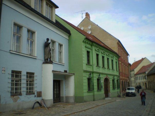 08_st_martin.jpg - A quiet street located directly behind St. Martin's Cathedral