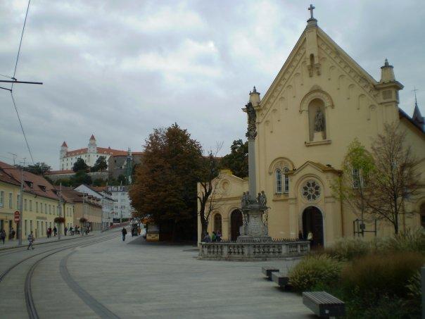 11_city_centre.jpg - The city centre, with the Bratislava Castle in the background.