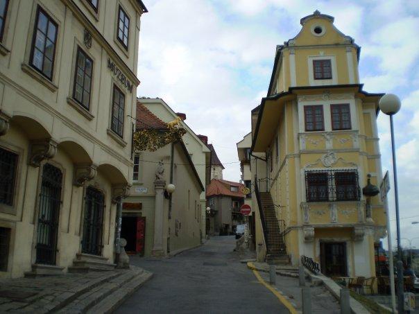15_near_hrad.jpg - The historic city centre--near the Hrad.