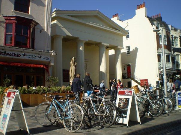18_unitarian.jpg - Brighton's small Unitarian church, sandwiched between two houses.