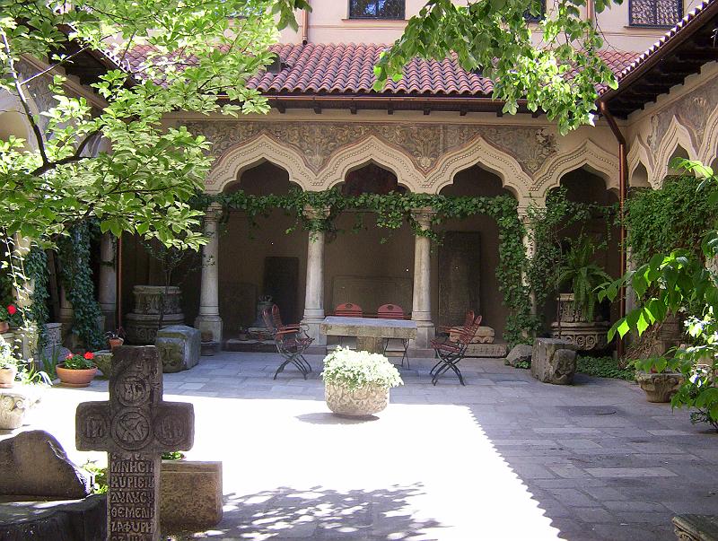 100_1799.jpg - Stavropoleos Church