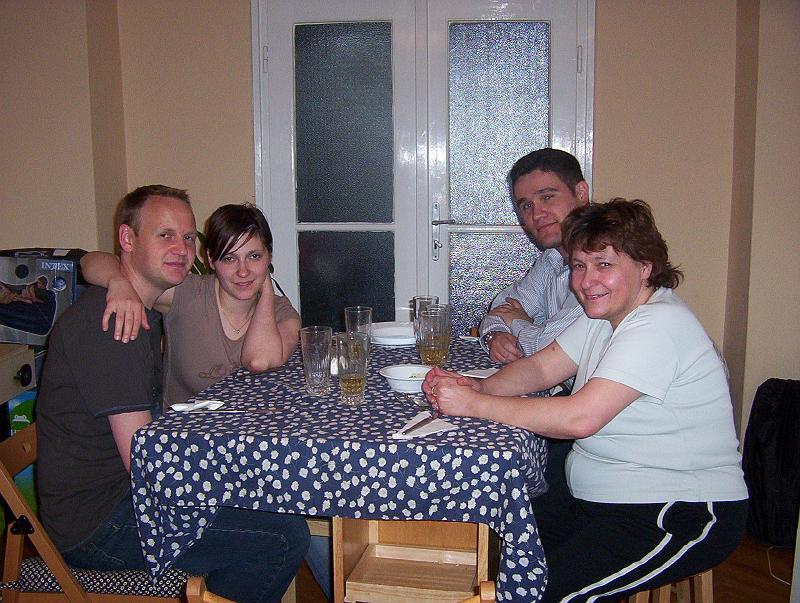 100_1754.jpg - Family in Budapest (left-right: Jannik, Ildikó and Kati)
