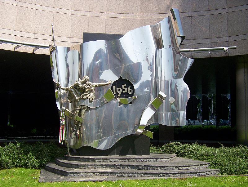 100_1894.jpg - Another 1956 Monument, in memory of revolutionaries in Budapest's 2nd District