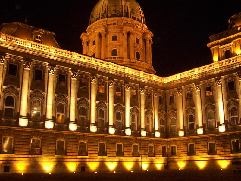 100_2803.jpg - The Royal Palace by night