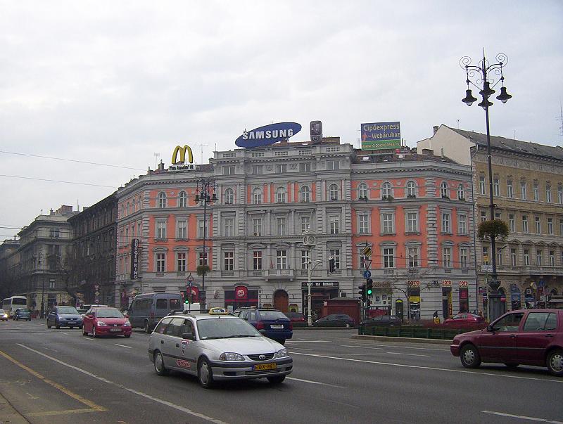 100_2827.jpg - Oktogon--a busy intersection in Budapest's city centre