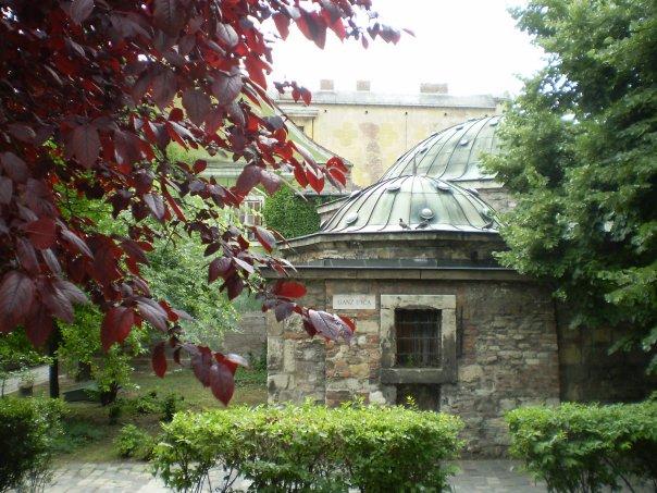 03_kiraly.jpg - Király--an old Turkish bath along Ganz utca