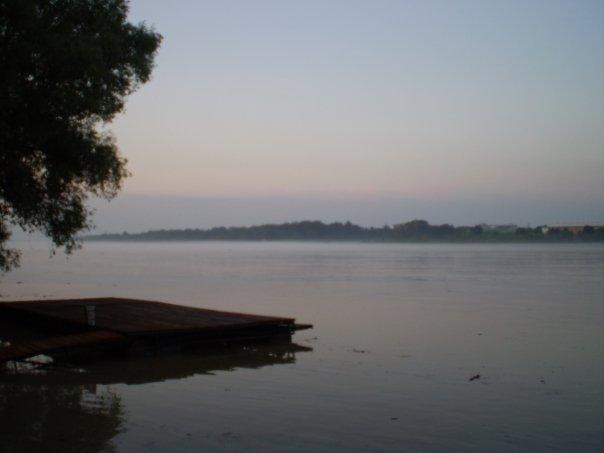 32_romai_part.jpg - The Danube, as seen from the Római-part, on the northern edges of Budapest