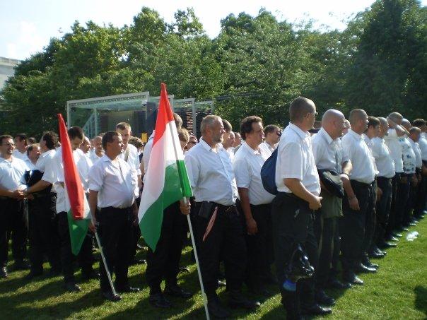 63_magyar_garda.jpg - The Hungarian Guard, before the riot police comes in