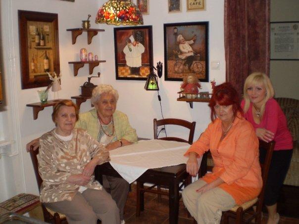 67_negyessy_andrea.jpg - Family in Budapest - my aunt's place (Négyessy Andrea)
