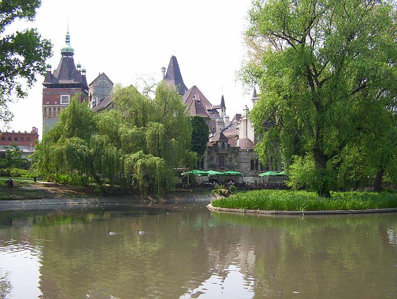 100_0965.jpg - The City Park (Városliget) and the Vajda Hunyad Castle.