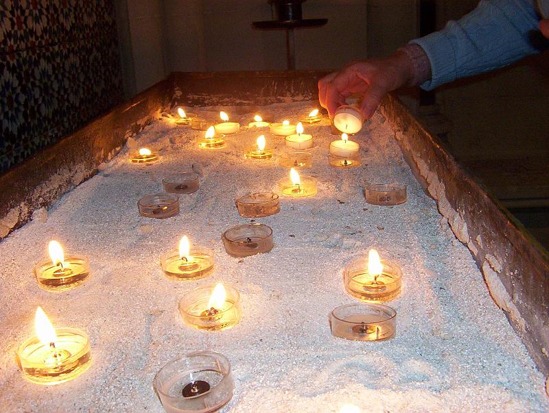 100_2487.jpg - Candles in Christ Church Cathedral