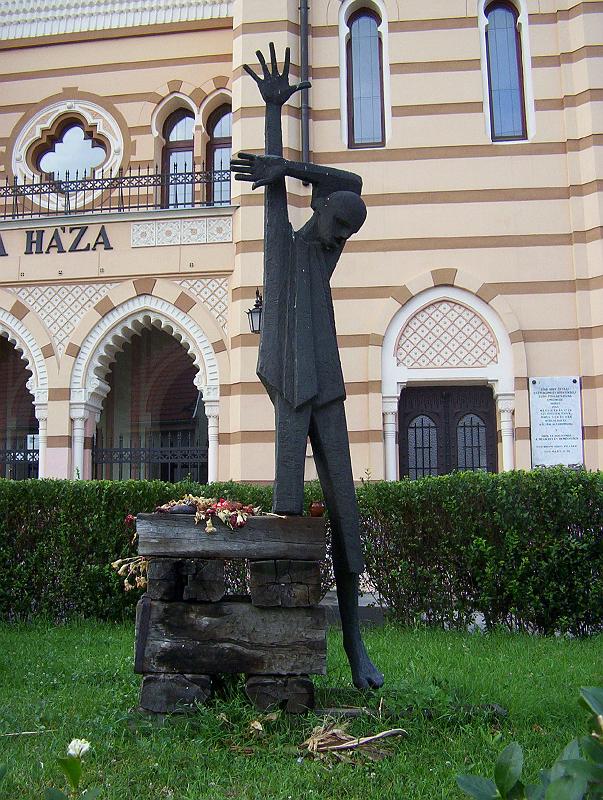 100_1976.jpg - A Holocaust monument, in memory of Esztergom's Jewish community.