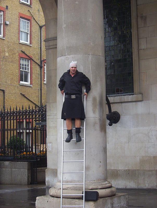 100_2294.jpg - Pete, the street performer, in front of Actors' Church