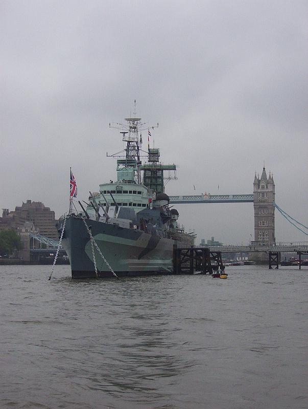 100_2329.jpg - HMS Belfast and Tower Bridge