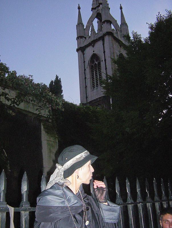 100_2382mod.jpg - A British actress giving us a themed, historic tour of London