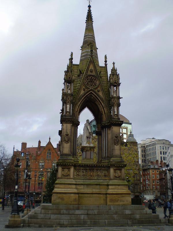 028.JPG - In front of Manchester's Town Hall