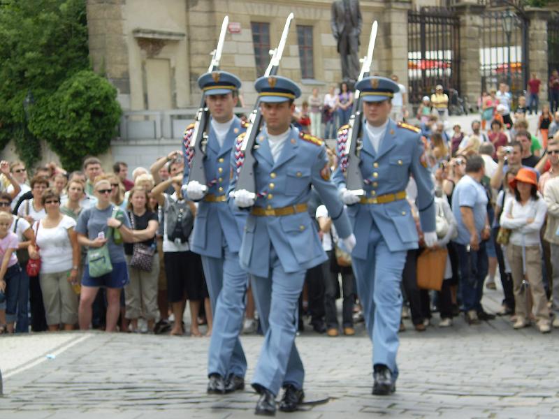 138.JPG - Changing of the guard, Czech style