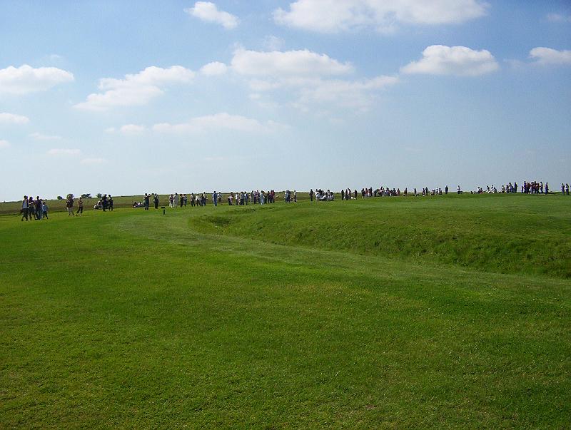 100_2421.jpg - Visitors at Stonehenge