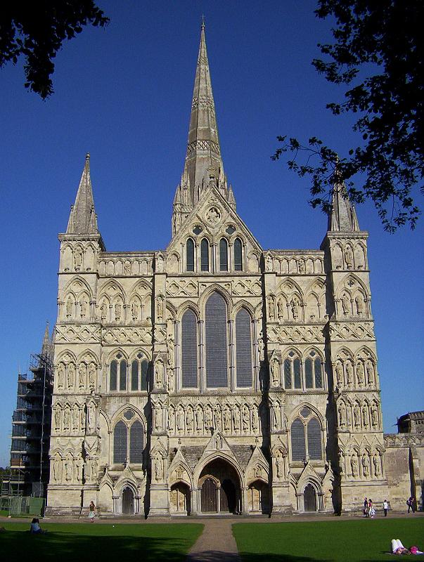 100_2452.jpg - The exterior of the Salisbury Cathedral