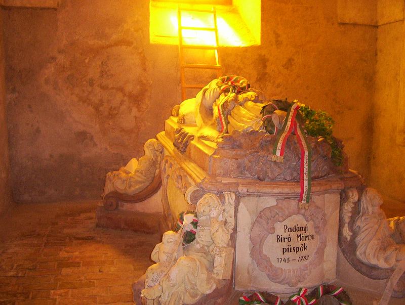 100_2036.jpg - The tomb of Veszprém's former bishop.