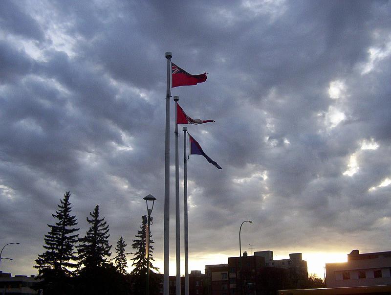 100_2629.jpg - Sunset in Winnipeg